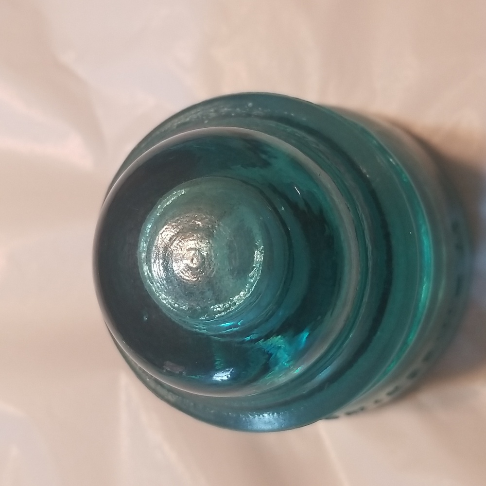 VINTAGE HEMINGRAY 42 Electrical Glass Insulator around 3.75" x 4.25" Blue Green - Picture 5 of 5